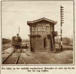 300207 Gezicht op het seinhuis post R op het goederenemplacement van het Centraal Station (Stationsplein, Utrecht C.S.) ...